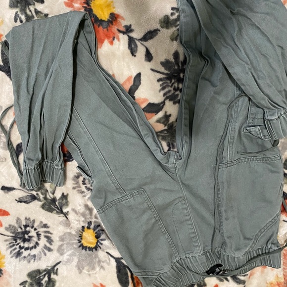 Brand new W/O TAGS cargo pants forever 21 - Picture 2 of 3